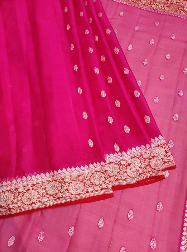 Magenta light weight chiffon handloom Banarasi saree with silver booti (3) center