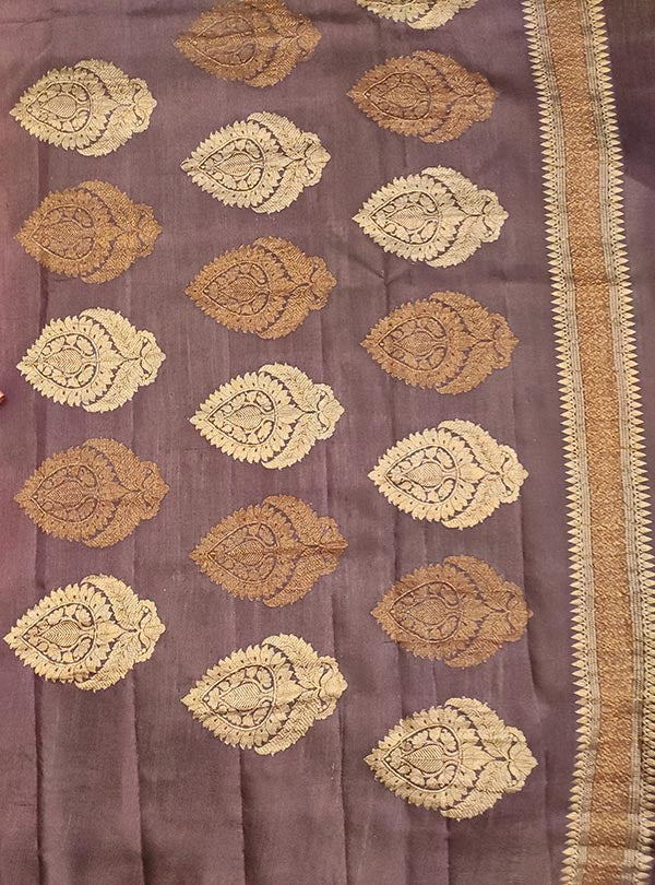 Maroon muga silk handwoven Banarasi saree with kaduwa sun booti (3) pallu