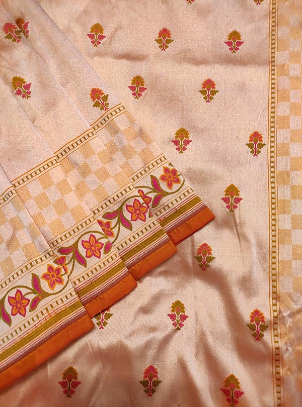 Peach Katan silk handloom Banarasi saree with mini flower booti (2) close up