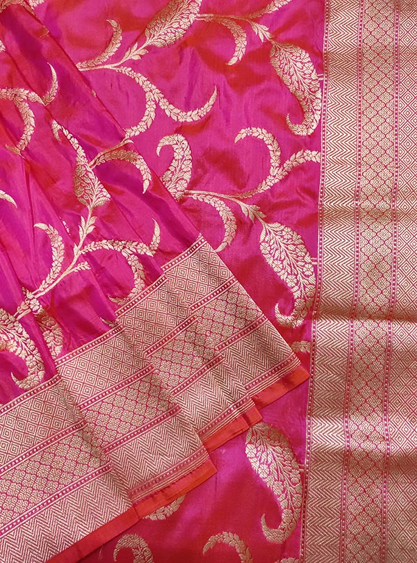 Pink Katan silk handloom Banarasi saree with paisley jaal (2) close up