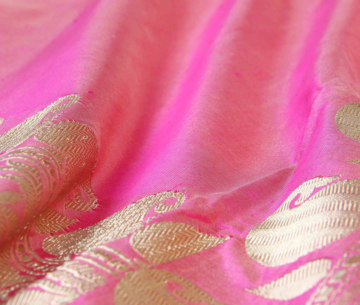 Pink Katan silk handwoven plain banarasi saree with paisley border (3) closeup