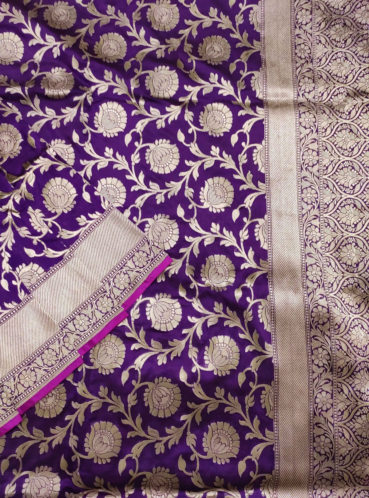 Purple Katan silk handloom Banarasi saree with flower jaal (2) Close up