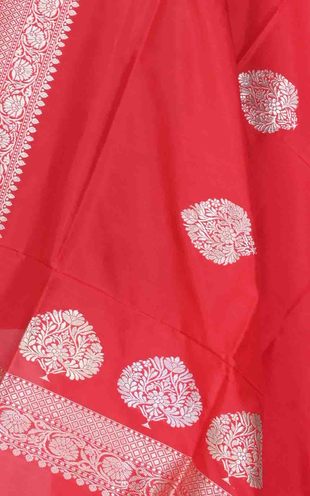 Red Katan silk handwoven Banarasi dupatta with leaf shape buta (2) closeup