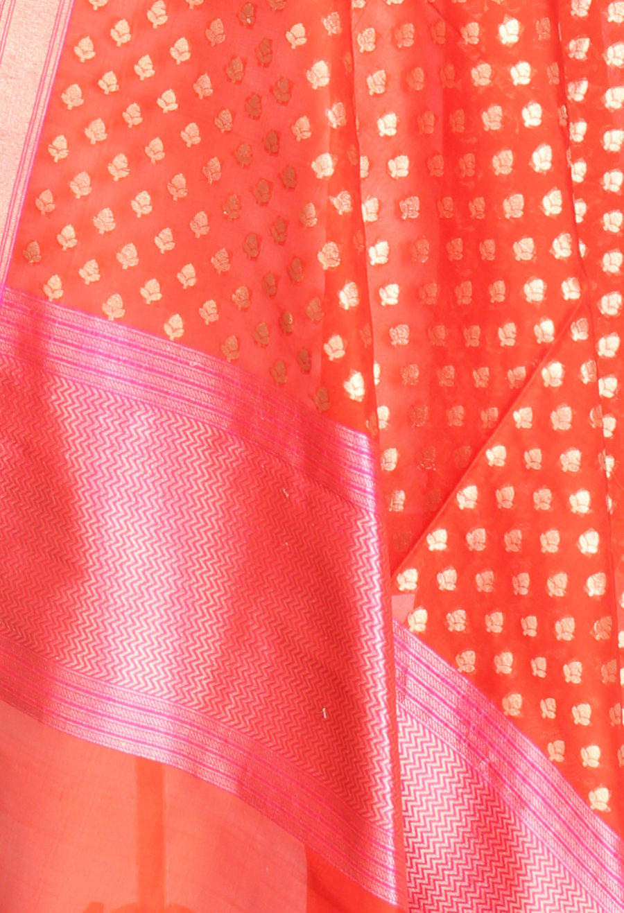 Red Katan Silk Banarasi dupatta with flower bud motifs (2) Close up