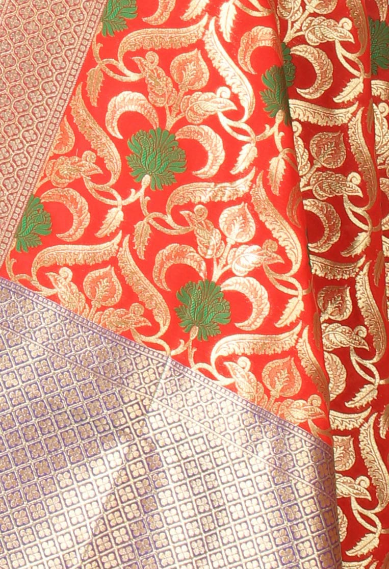 Red art silk Banarasi dupatta with Mughal pattern jaal (2) Closeup