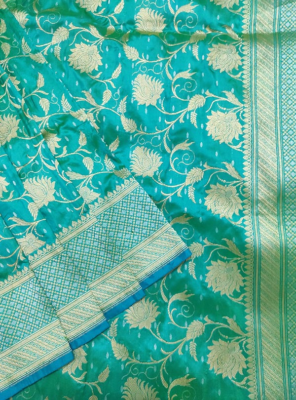 Turquoise Katan silk handloom Banarasi saree with delicate floral kaduwa jangla (2) close up