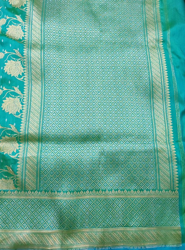 Turquoise Katan silk handloom Banarasi saree with delicate floral kaduwa jangla (4) anchal