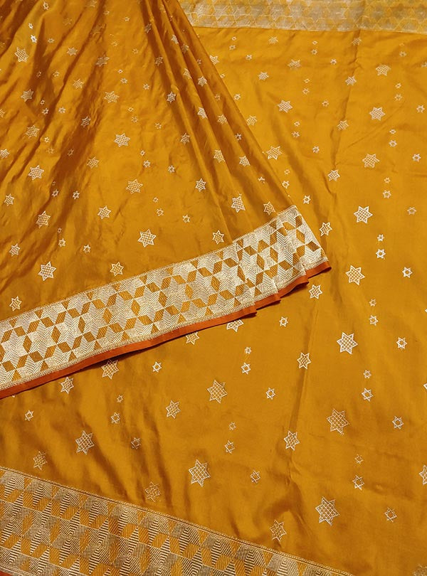 Yellow Katan silk handloom Banarasi saree with sona rupa star booti (3) center