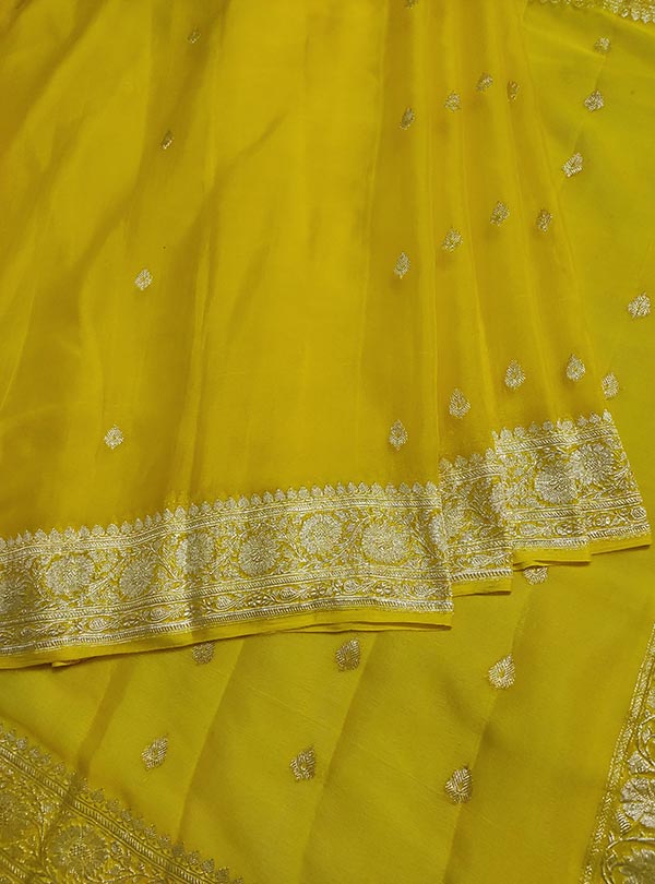 Yellow light weight chiffon handloom Banarasi saree with silver booti (3) center